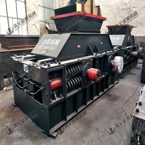 1200x800型半自動液壓對輥制砂機設(shè)備發(fā)貨圖片